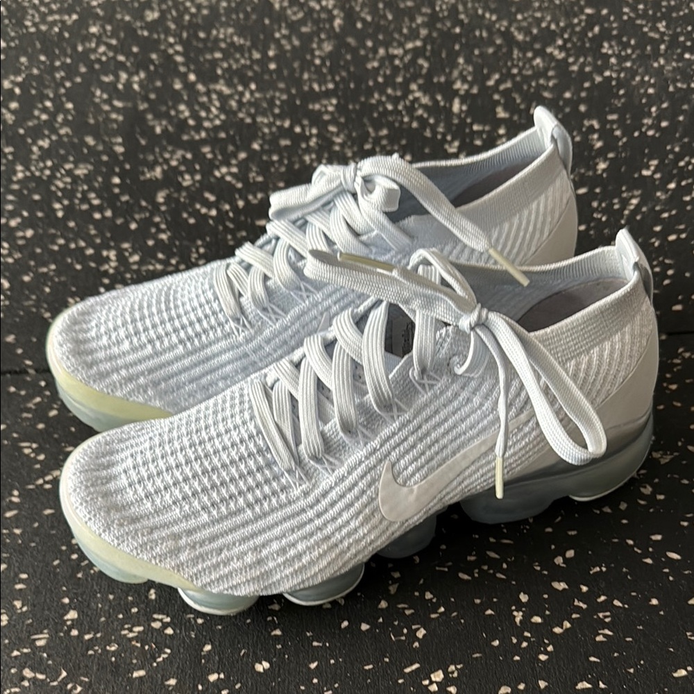 Nike Light Gray Knit Sneakers